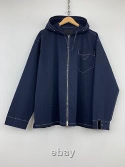 Chemise en coton stretch à capuche à manches longues Prada avec logo triangulaire, surchemise, couleur marine, taille L.